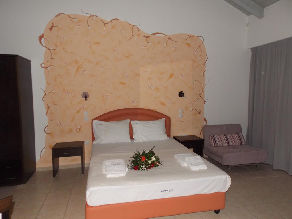Hotel Theasis Paralia Sergoulas Room photo