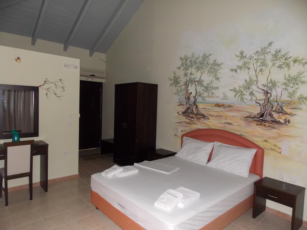 Hotel Theasis Paralia Sergoulas Exterior photo