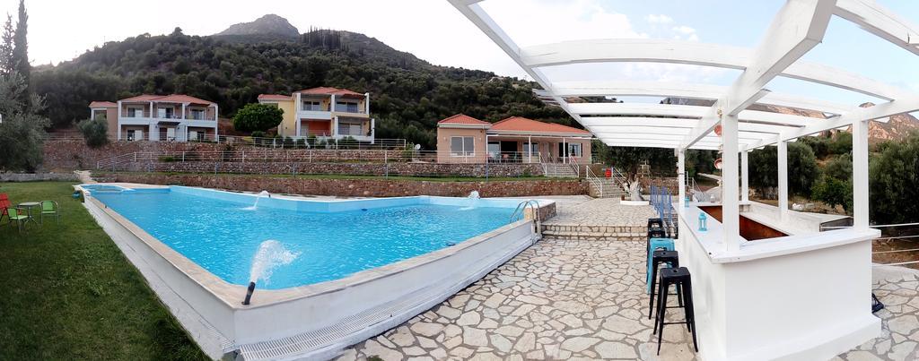 Hotel Theasis Paralia Sergoulas Exterior photo